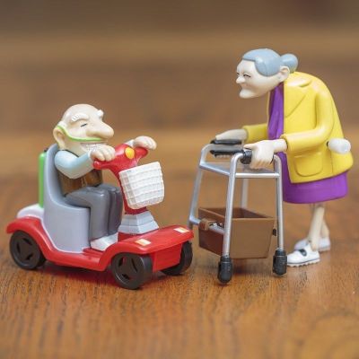 Image 4 of Racing Grannies - Wind Up Granny and Grandad (£8.99)